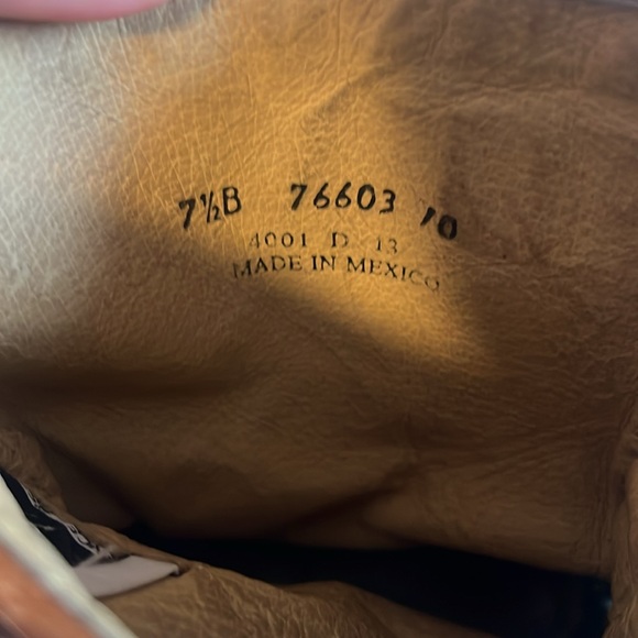 Frye boots distressed leather - Picture 4 of 5